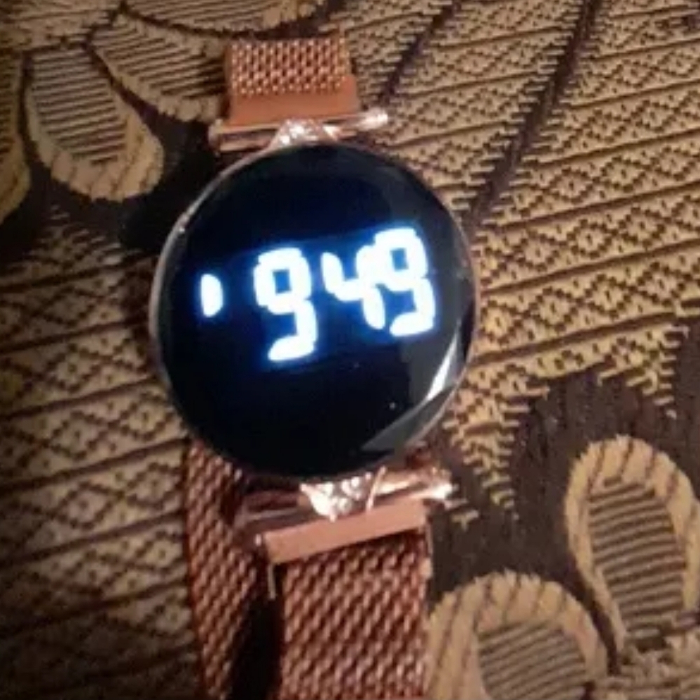 Rose Gold Rhinestone Buckle Mesh Belt LED Watch - Picture 4 of 5